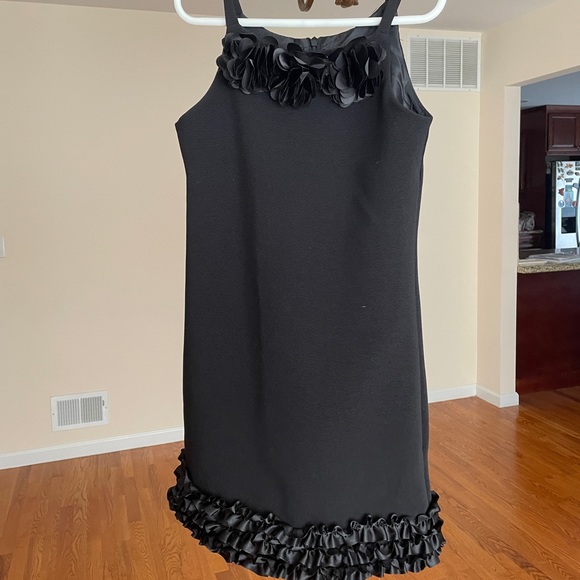 Black Dress with Flower & Ruffle Details Size 8 Worn 1x - Picture 1 of 7